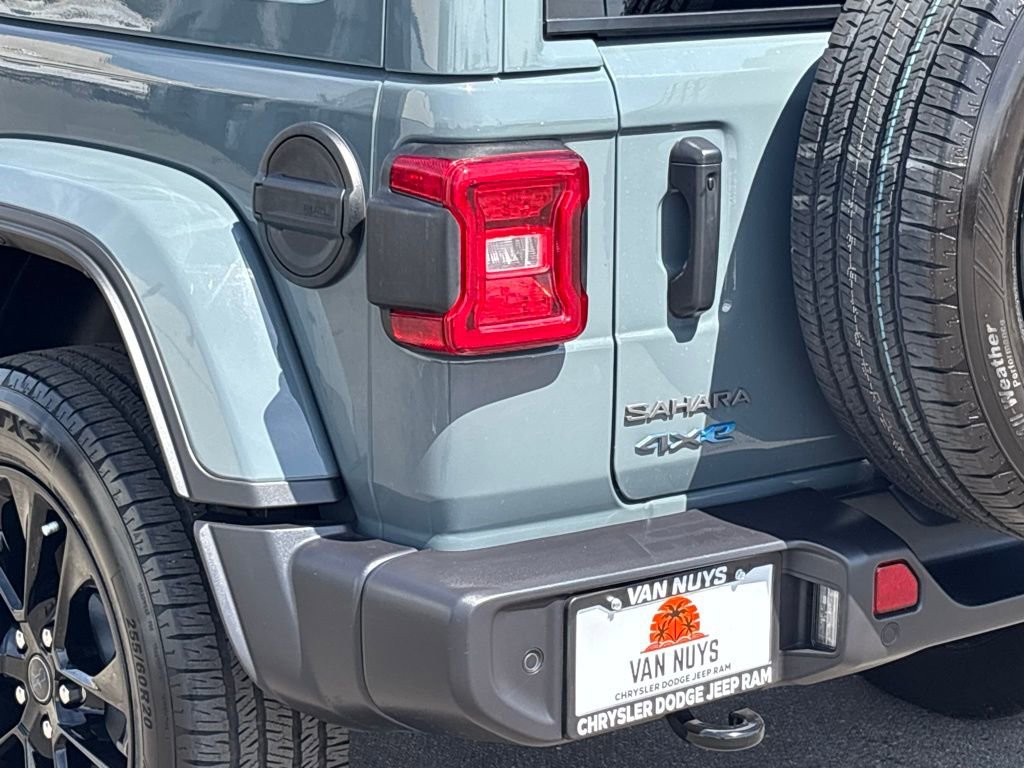 Used 2025 Jeep Wrangler Unlimited Sahara w/ Safety Group image 6