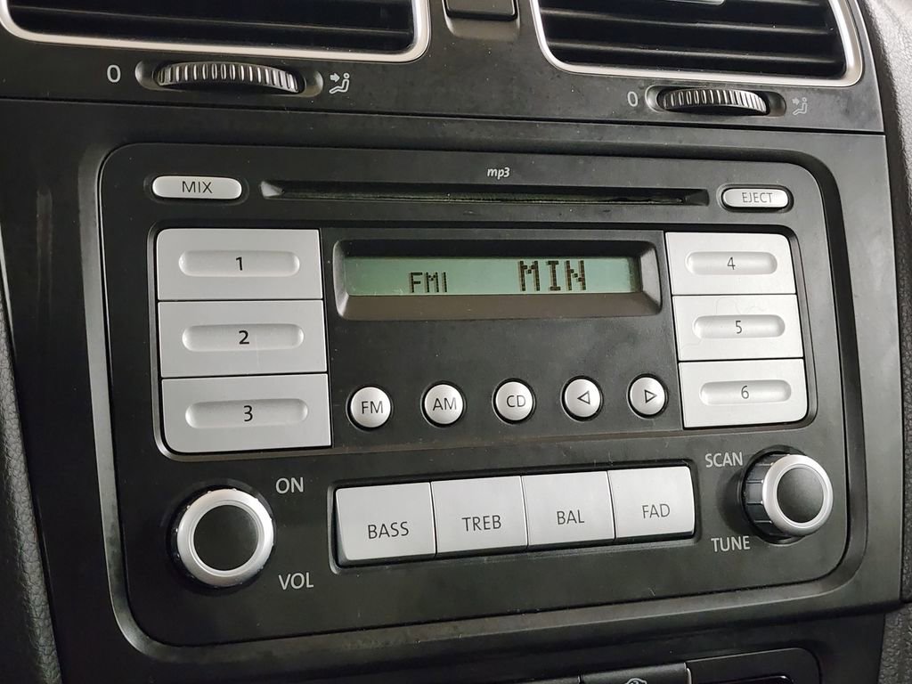 Used 2010 Volkswagen Golf 2-Door image 23