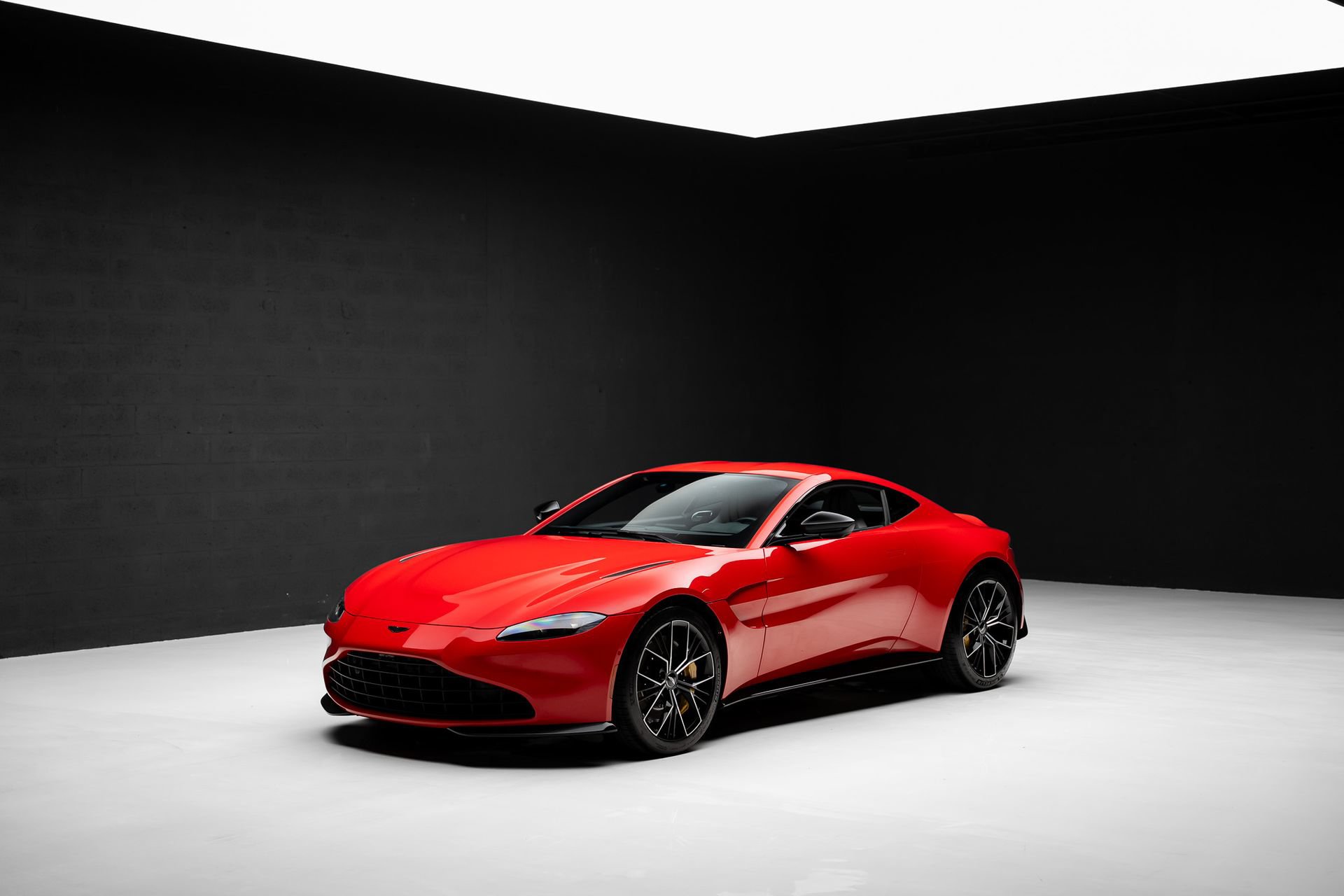 Used 2023 Aston Martin V8 Vantage Coupe RWD image 4