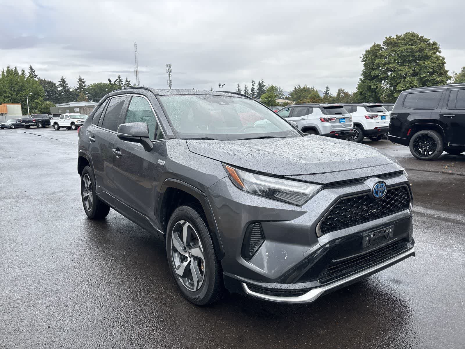 Used 2023 Toyota RAV4 SE w/ Weather & Moonroof Package AWD/4WD image 5