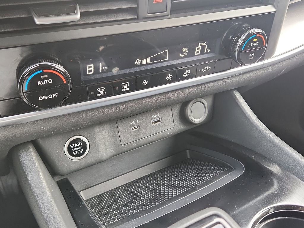 Used 2023 Nissan Rogue SV image 24