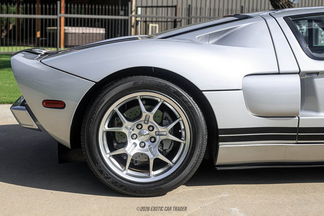 Used 2005 Ford GT RWD image 10