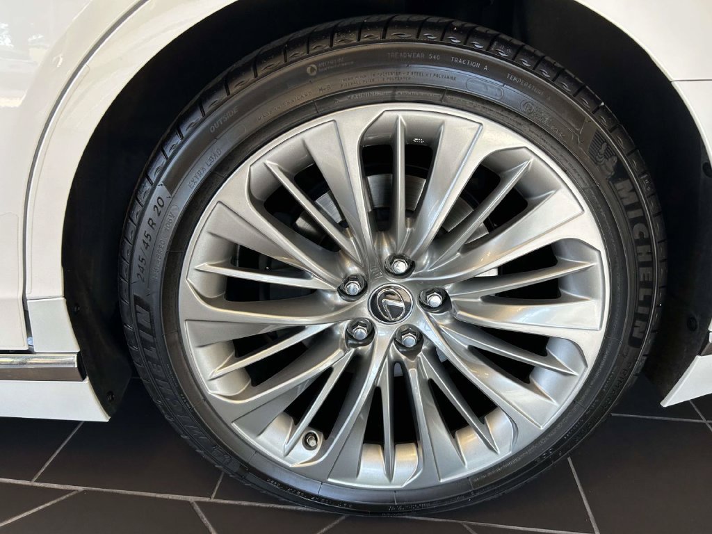 Used 2022 Lexus LS 500 w/ Interior Upgrade Package RWD image 7