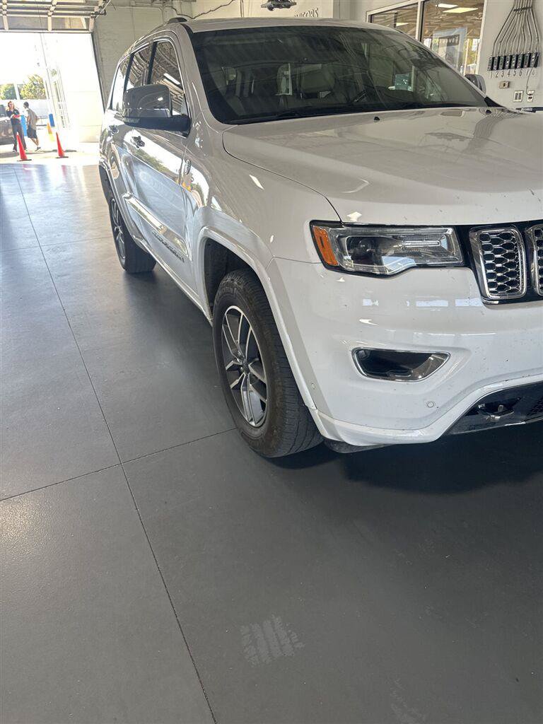 Used 2020 Jeep Grand Cherokee Overland AWD/4WD image 7