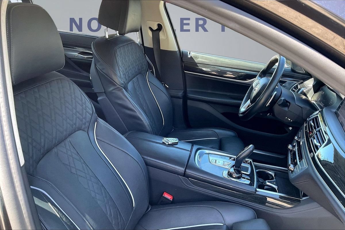 Used 2022 BMW 750i xDrive w/ Executive Package AWD/4WD image 29