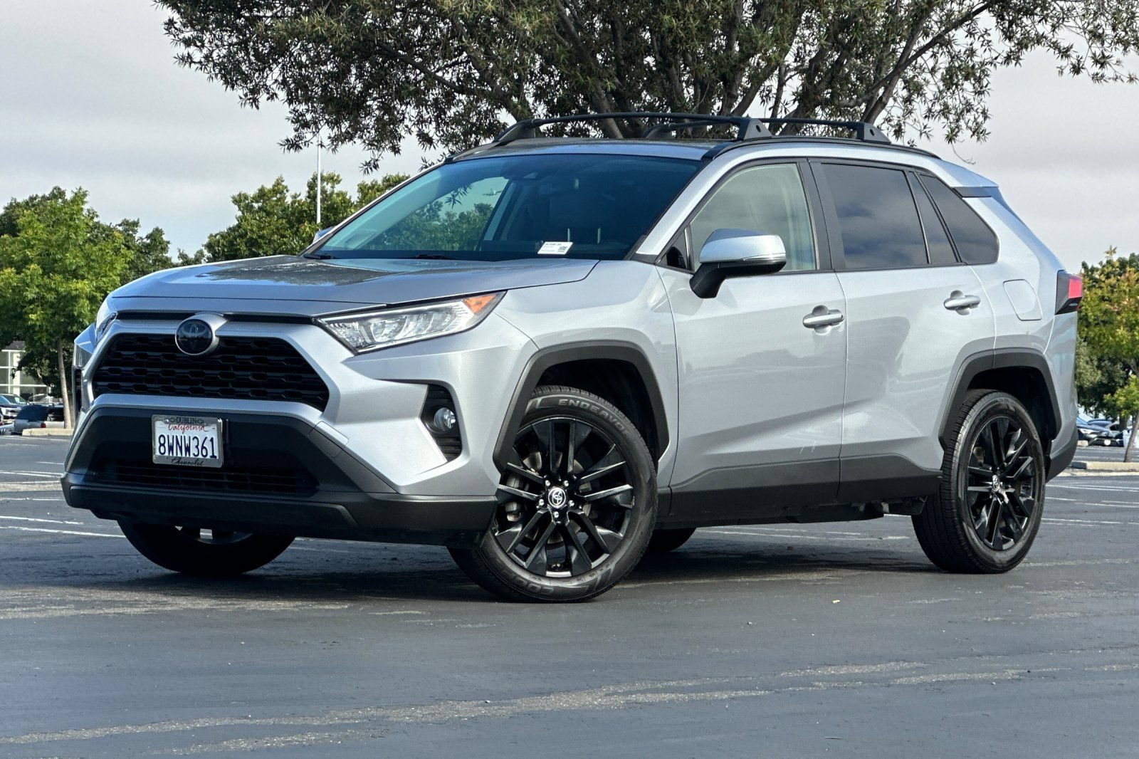 Used 2020 Toyota RAV4 XLE Premium FWD image 8