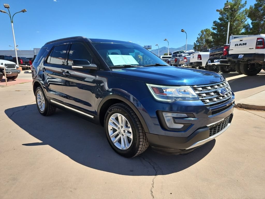 Used 2017 Ford Explorer XLT w/ Equipment Group 202A FWD image 5