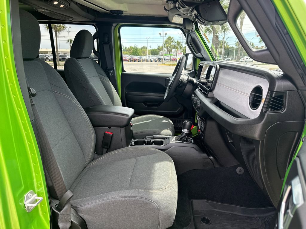 Used 2025 Jeep Gladiator Sport AWD/4WD image 18