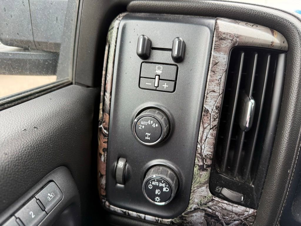 Used 2017 Chevrolet Silverado 1500 LTZ Z71 w/ Realtree Edition AWD/4WD image 15