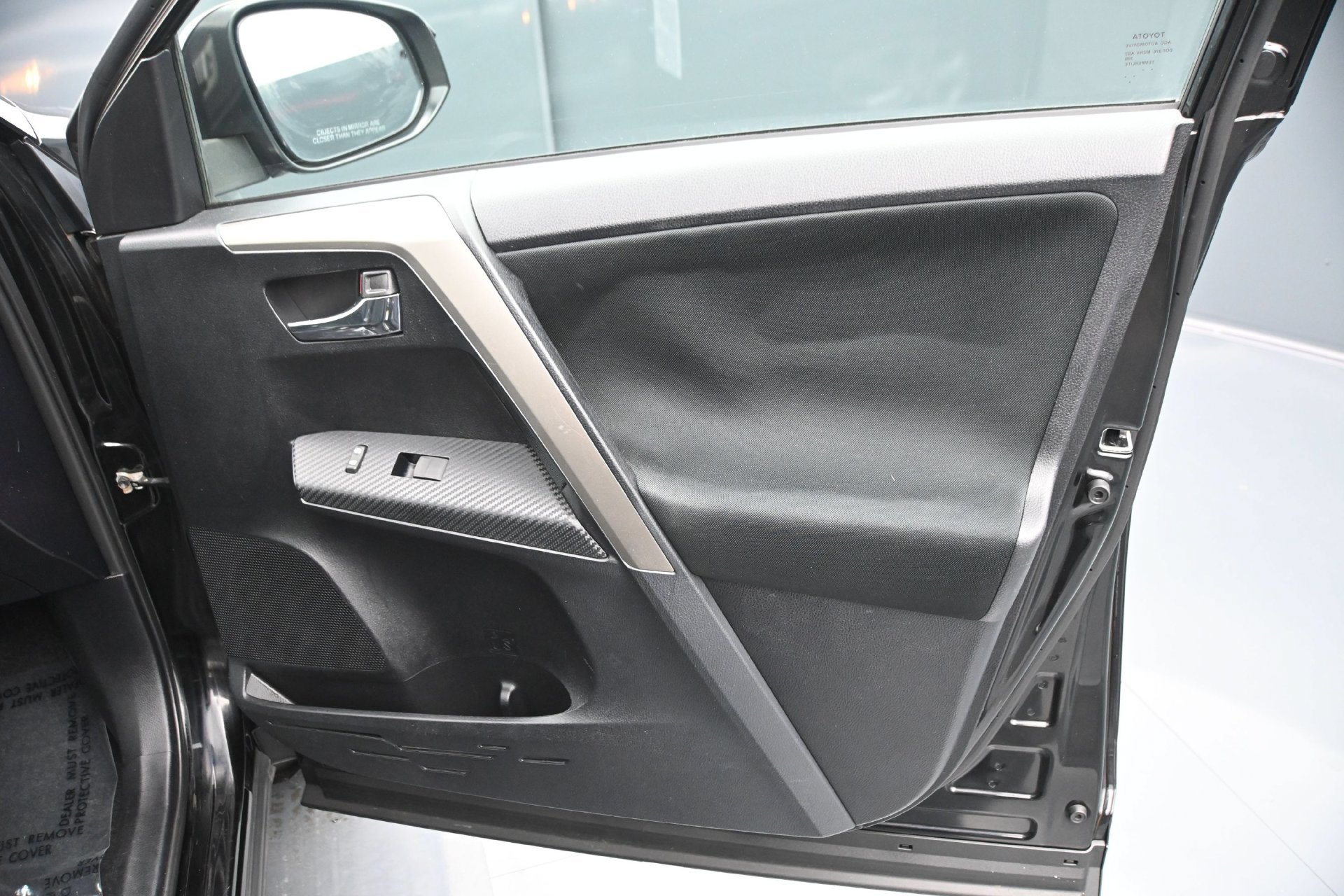 Used 2014 Toyota RAV4 XLE AWD/4WD image 12