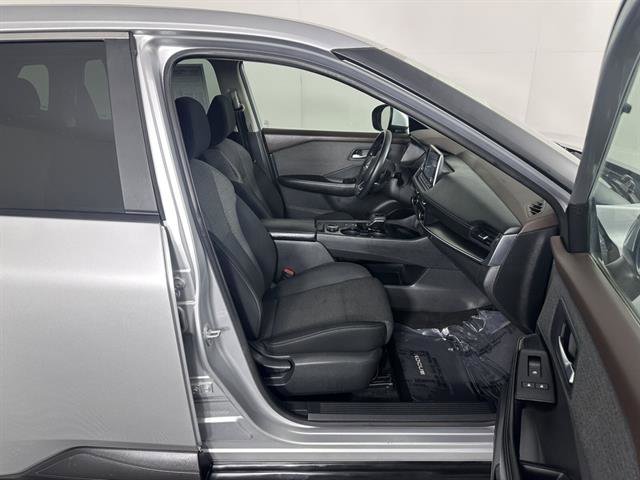 Used 2023 Nissan Rogue SV image 11