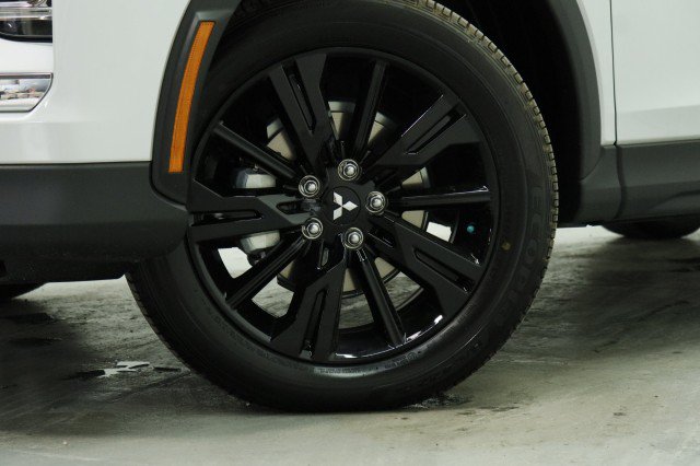 New 2026 Mitsubishi Eclipse Cross LE AWD/4WD image 3