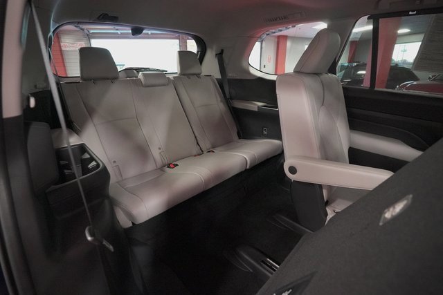 Used 2024 Toyota Grand Highlander Platinum image 30