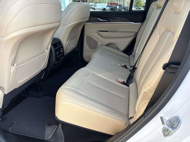 Used 2024 Jeep Grand Cherokee Limited w/ Black Appearance Package image 9