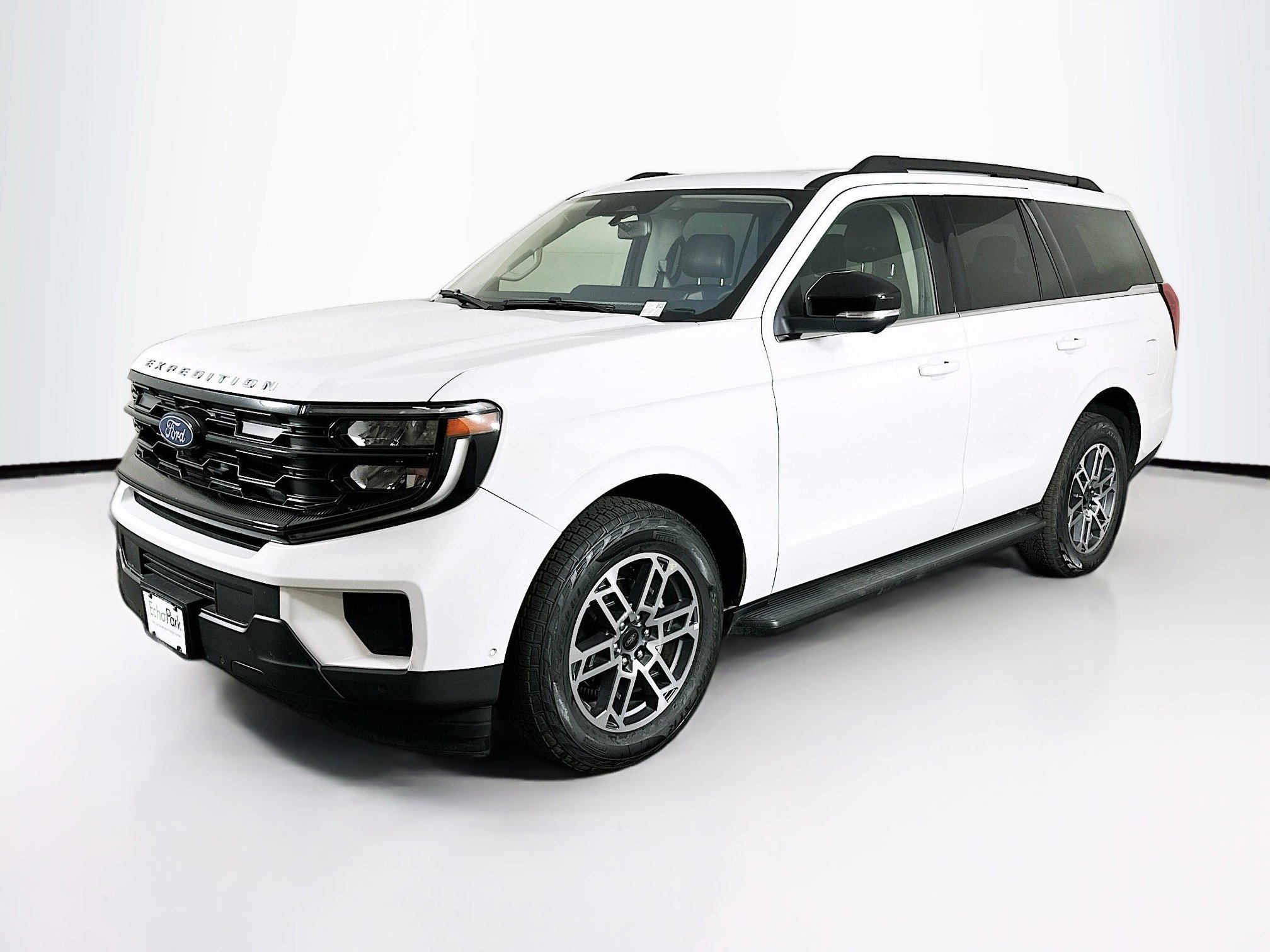 Used 2025 Ford Expedition Active AWD/4WD image 3
