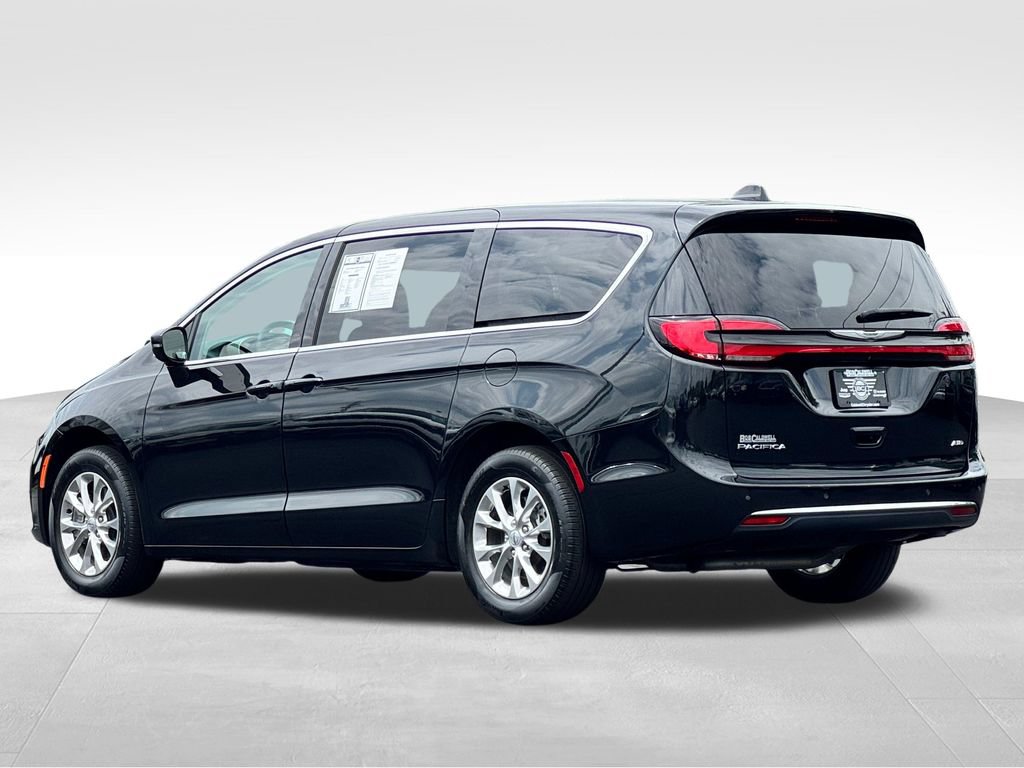 Used 2023 Chrysler Pacifica Touring-L AWD/4WD image 5