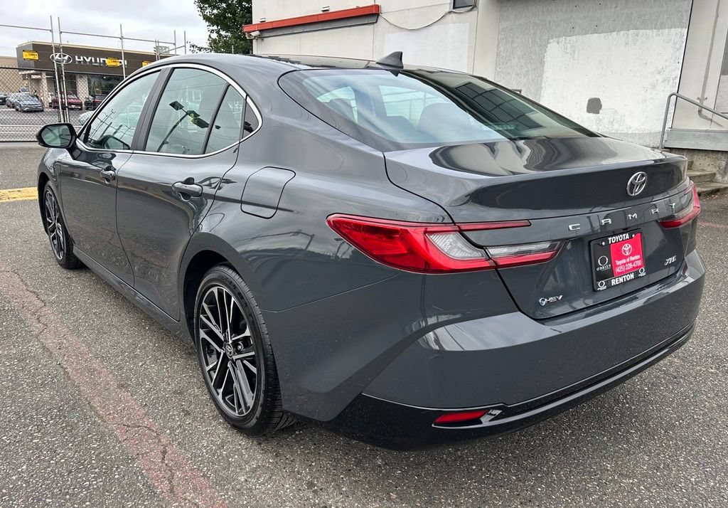 Used 2025 Toyota Camry XLE FWD image 7