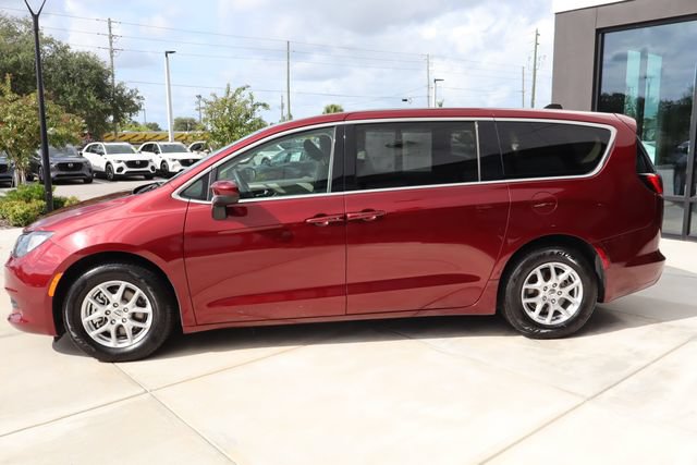 Used 2023 Chrysler Voyager LX FWD image 7