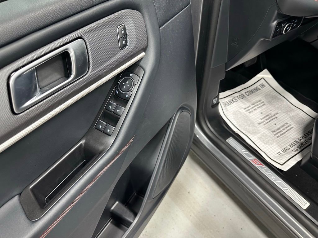 Used 2025 Ford Explorer ST-Line AWD/4WD image 9