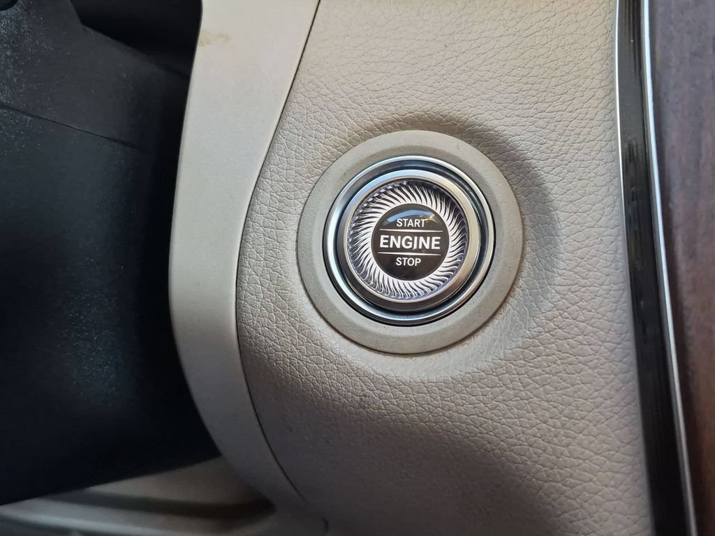 Used 2020 Mercedes-Benz GLC 300 image 17