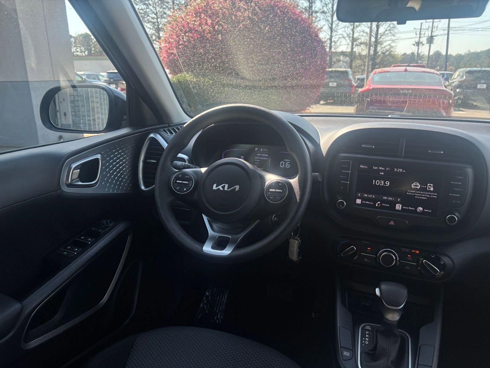 Used 2025 Kia Soul LX w/ LX Technology Package FWD image 32