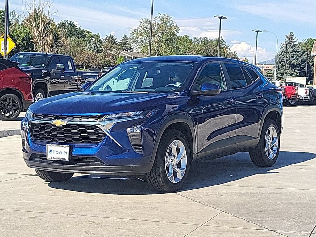 Used 2024 Chevrolet Trax LS w/ LS Convenience Package FWD image 4