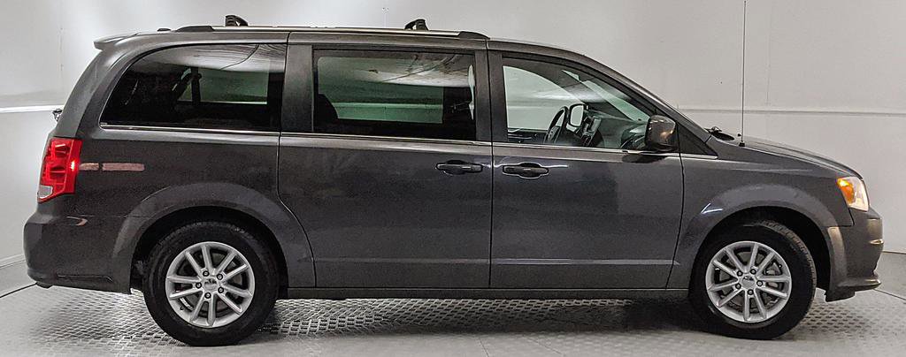 Used 2019 Dodge Grand Caravan SXT FWD image 2