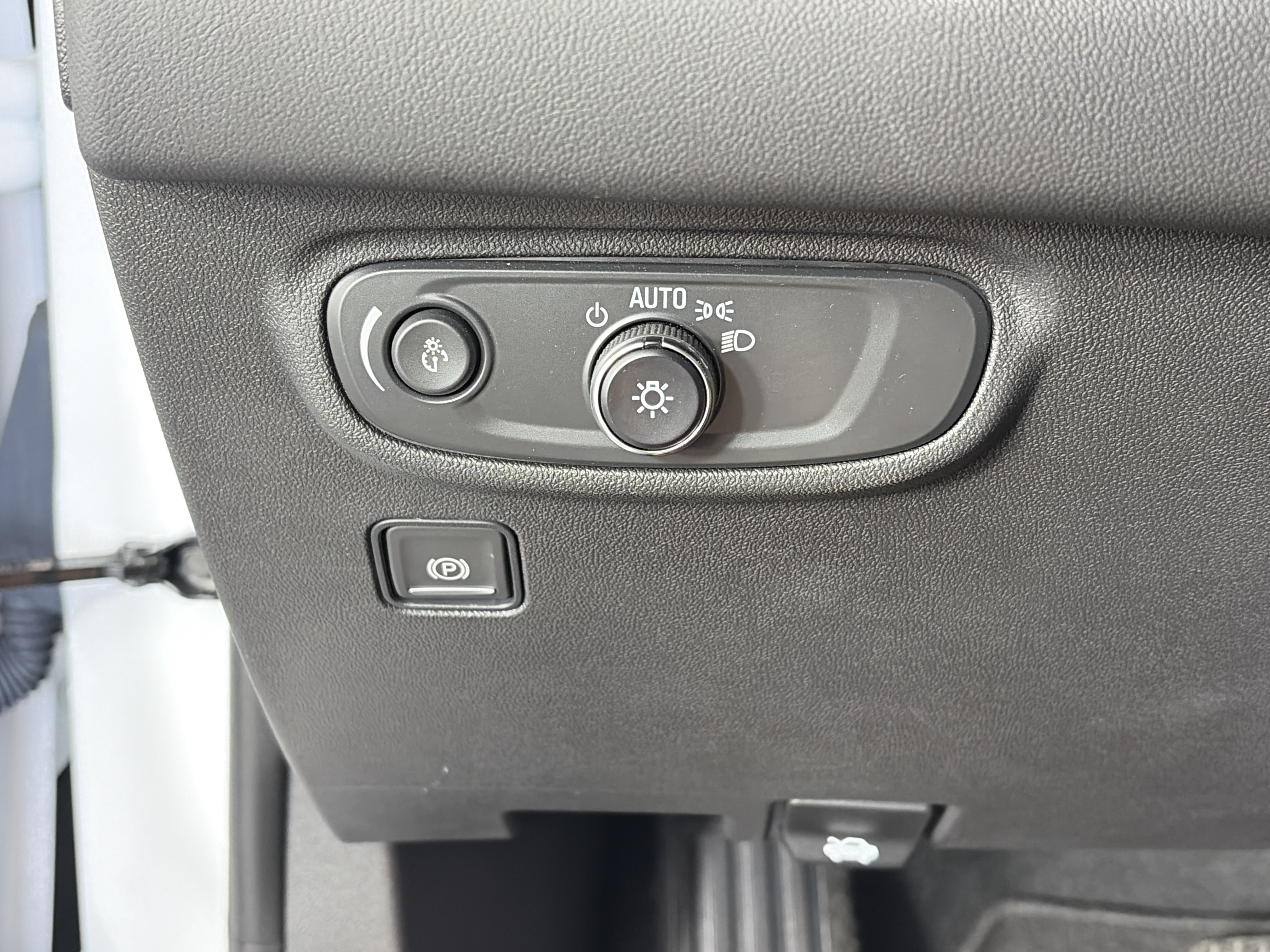 Used 2023 GMC Terrain SLE FWD image 25
