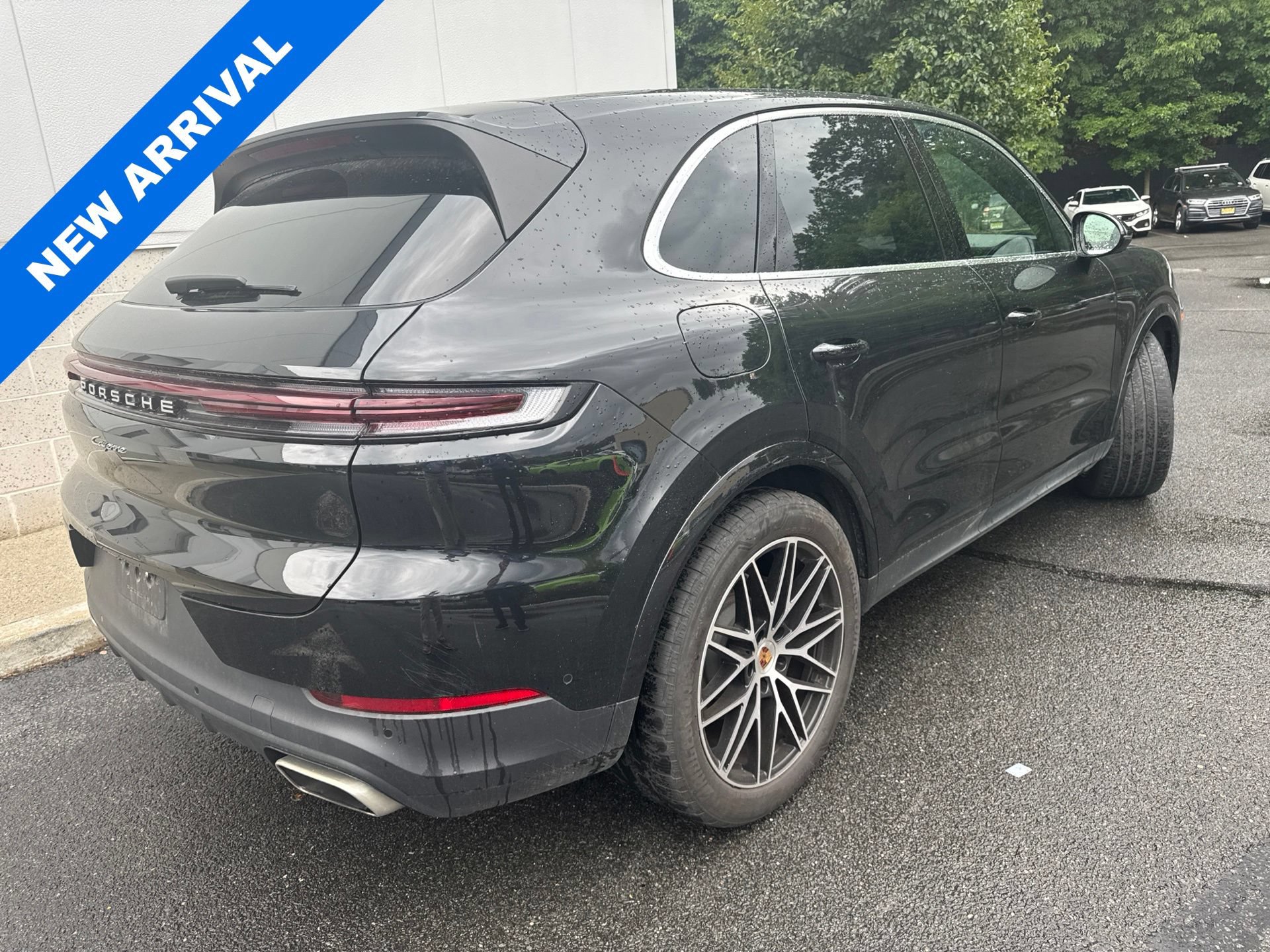 Used 2025 Porsche Cayenne AWD/4WD image 2