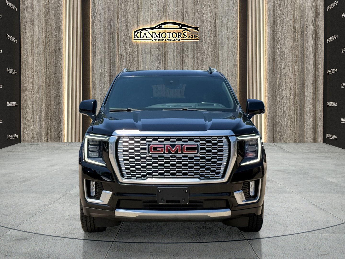Used 2023 GMC Yukon Denali AWD/4WD image 2