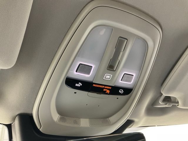 Certified 2025 Volvo XC90 T8 Plus AWD/4WD image 18