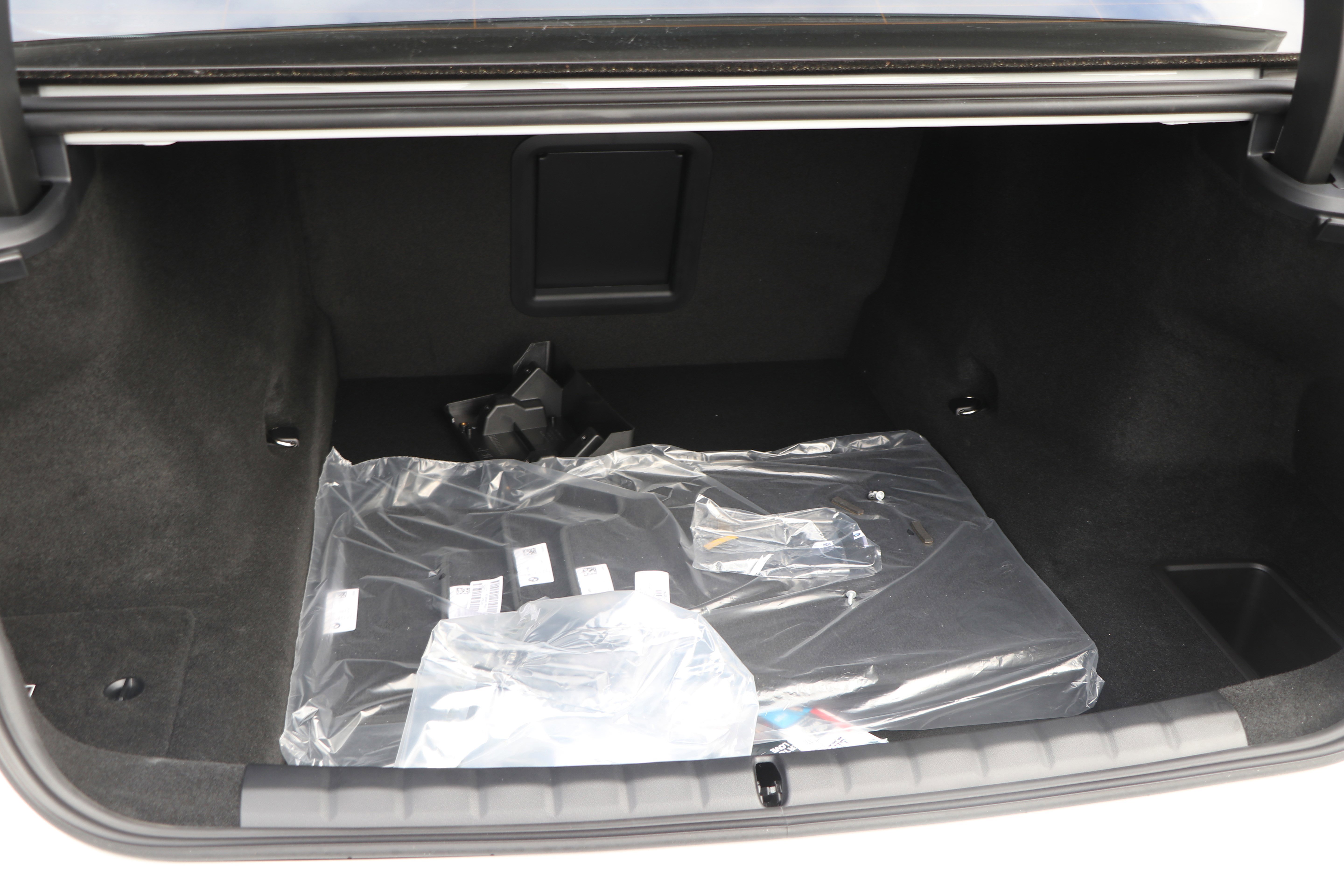 Certified 2025 BMW 740i xDrive AWD/4WD image 37