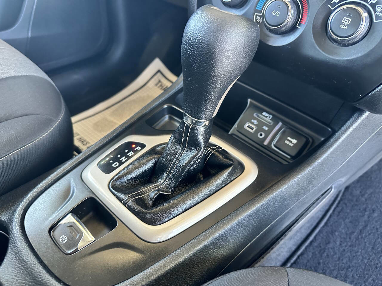 Used 2015 Jeep Cherokee Sport image 21