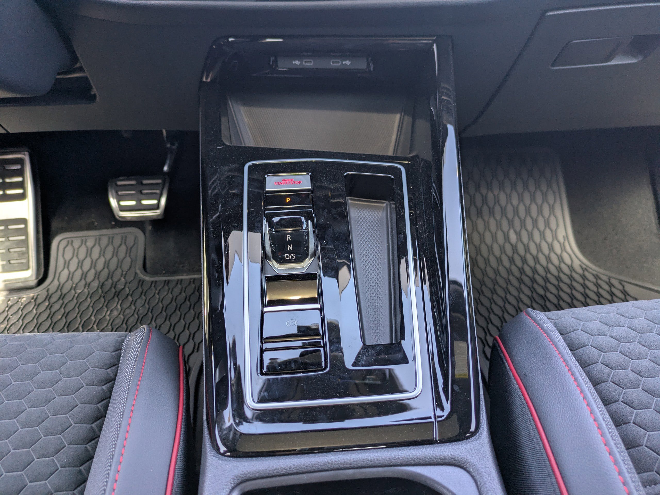 New 2026 Volkswagen GTI SE FWD image 18