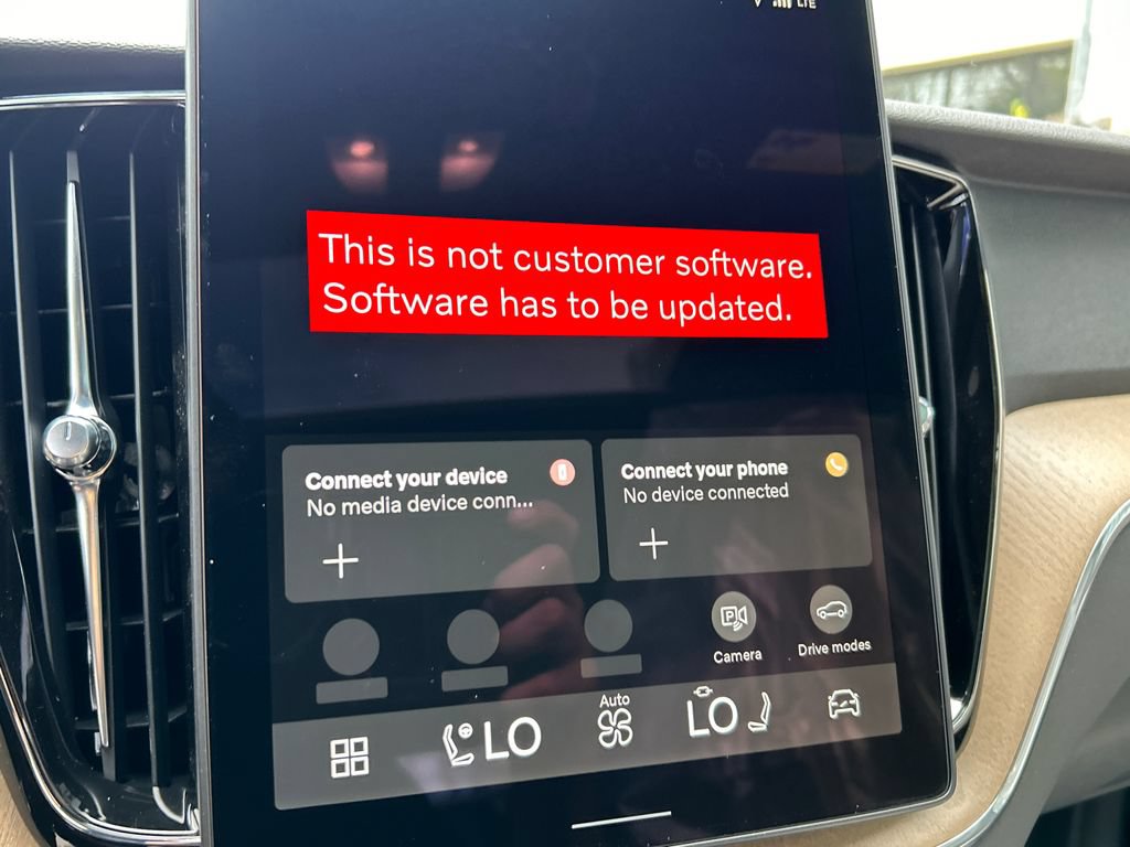 New 2026 Volvo XC60 B5 Plus w/ Climate Package AWD/4WD image 16