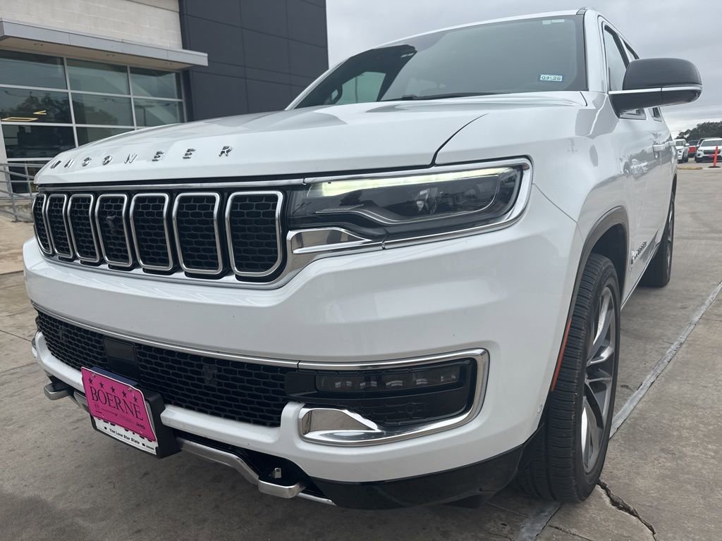 Used 2023 Jeep Wagoneer Series III w/ Premium Group I image 3