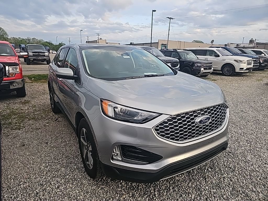 Used 2024 Ford Edge SEL w/ Convenience Package image 4