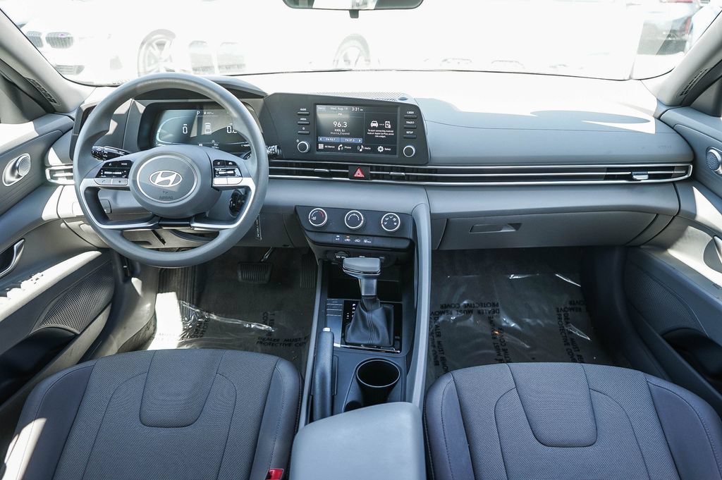 Used 2024 Hyundai Elantra SE FWD image 11
