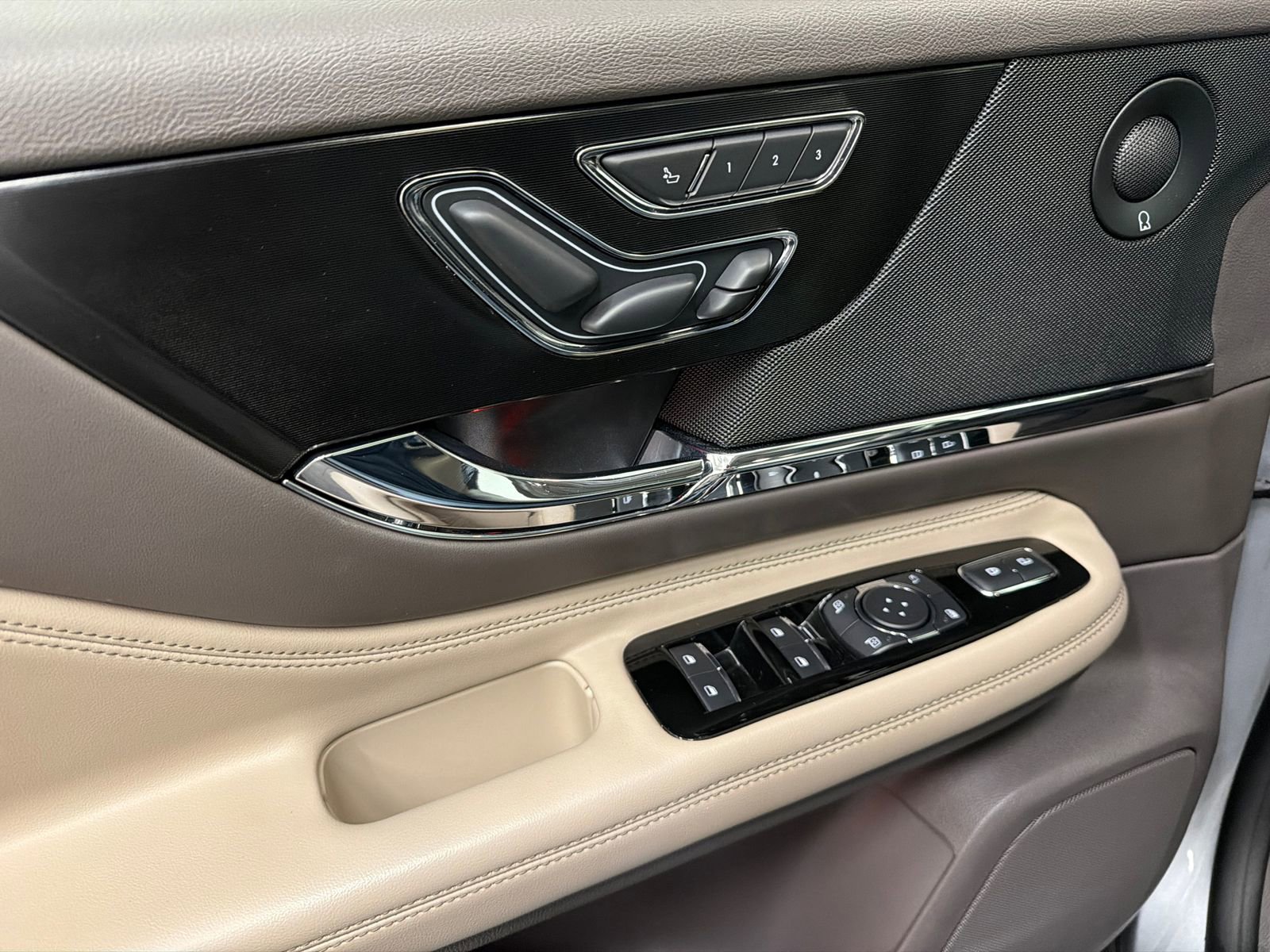 Certified 2022 Lincoln Corsair Grand Touring w/ Elements Technology Bundle AWD/4WD image 35