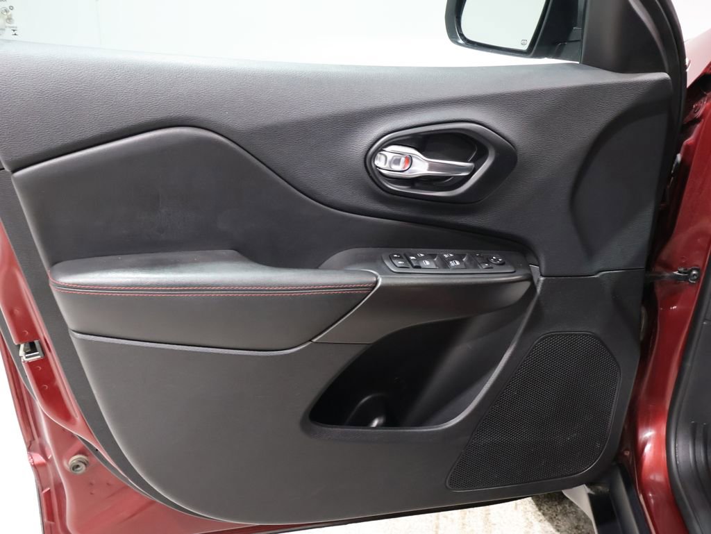 Used 2021 Jeep Cherokee Trailhawk image 13