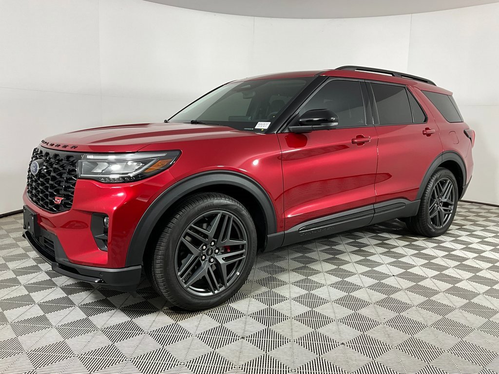 Used 2025 Ford Explorer ST image 1