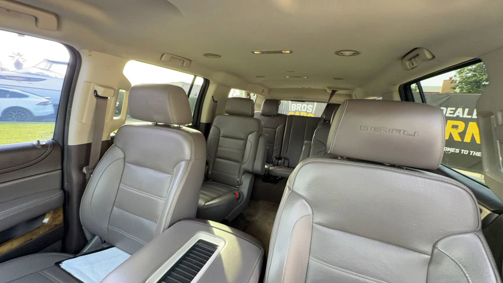Used 2016 GMC Yukon XL Denali image 16