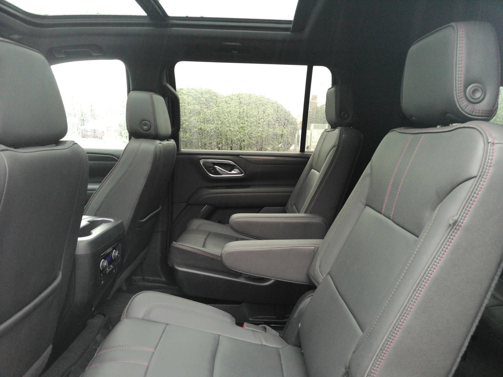 Used 2024 Chevrolet Suburban RST w/ Luxury Package AWD/4WD image 13