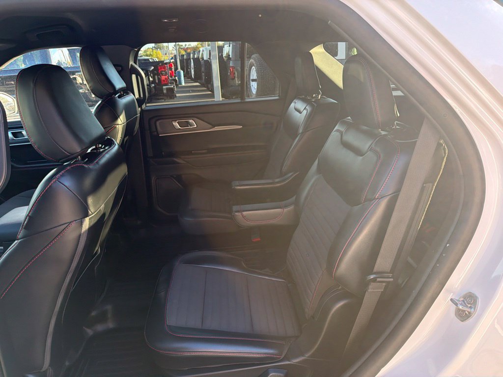 Used 2025 Ford Explorer ST-Line w/ Premium Package RWD image 14