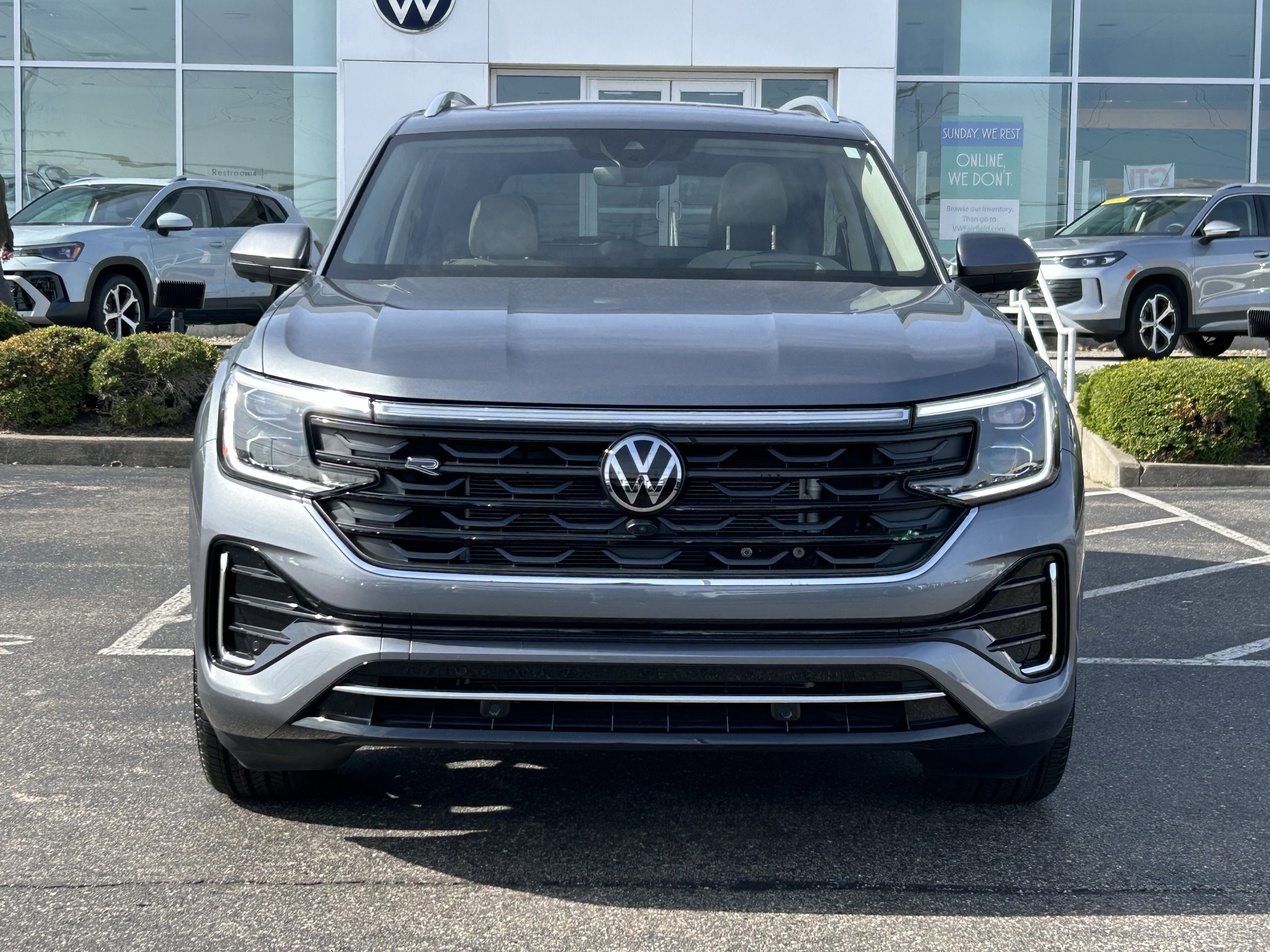 Certified 2025 Volkswagen Atlas SEL Premium R-Line image 2