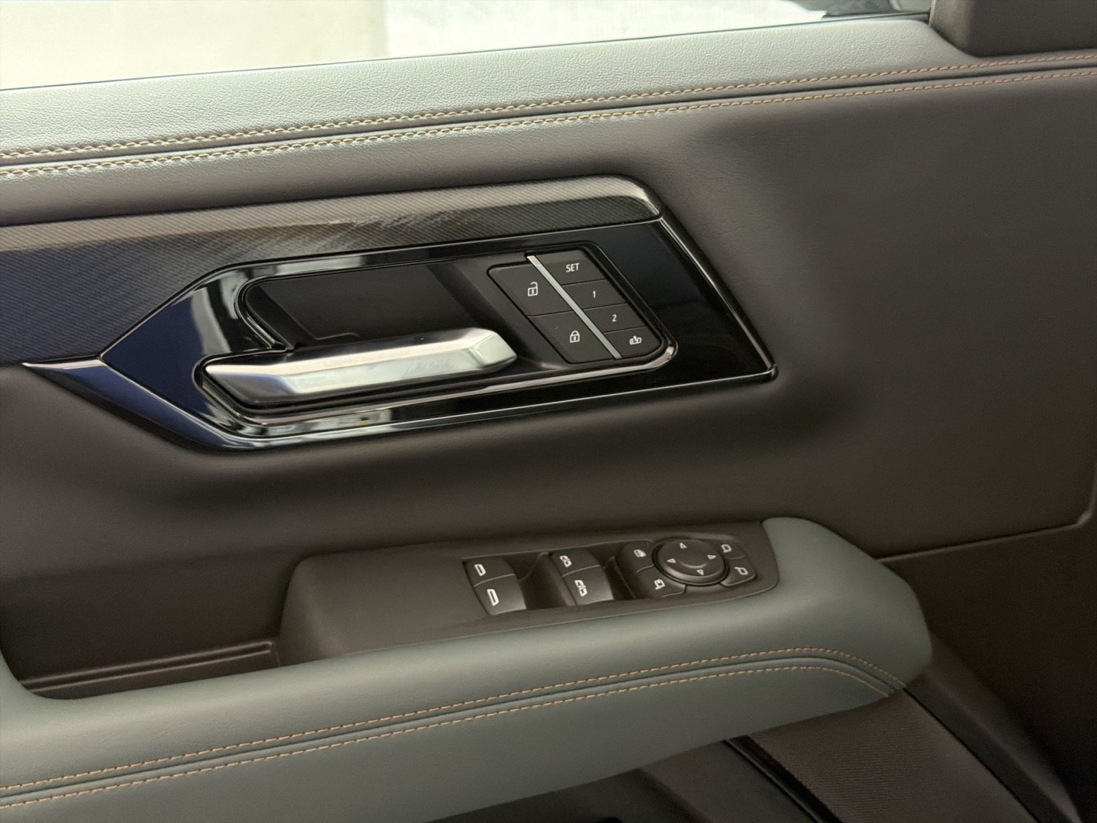 New 2026 GMC Yukon XL AT4 w/ AT4 Premium Plus Package AWD/4WD image 15