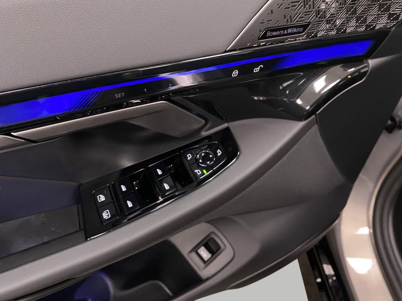 Certified 2026 BMW 550e xDrive image 31