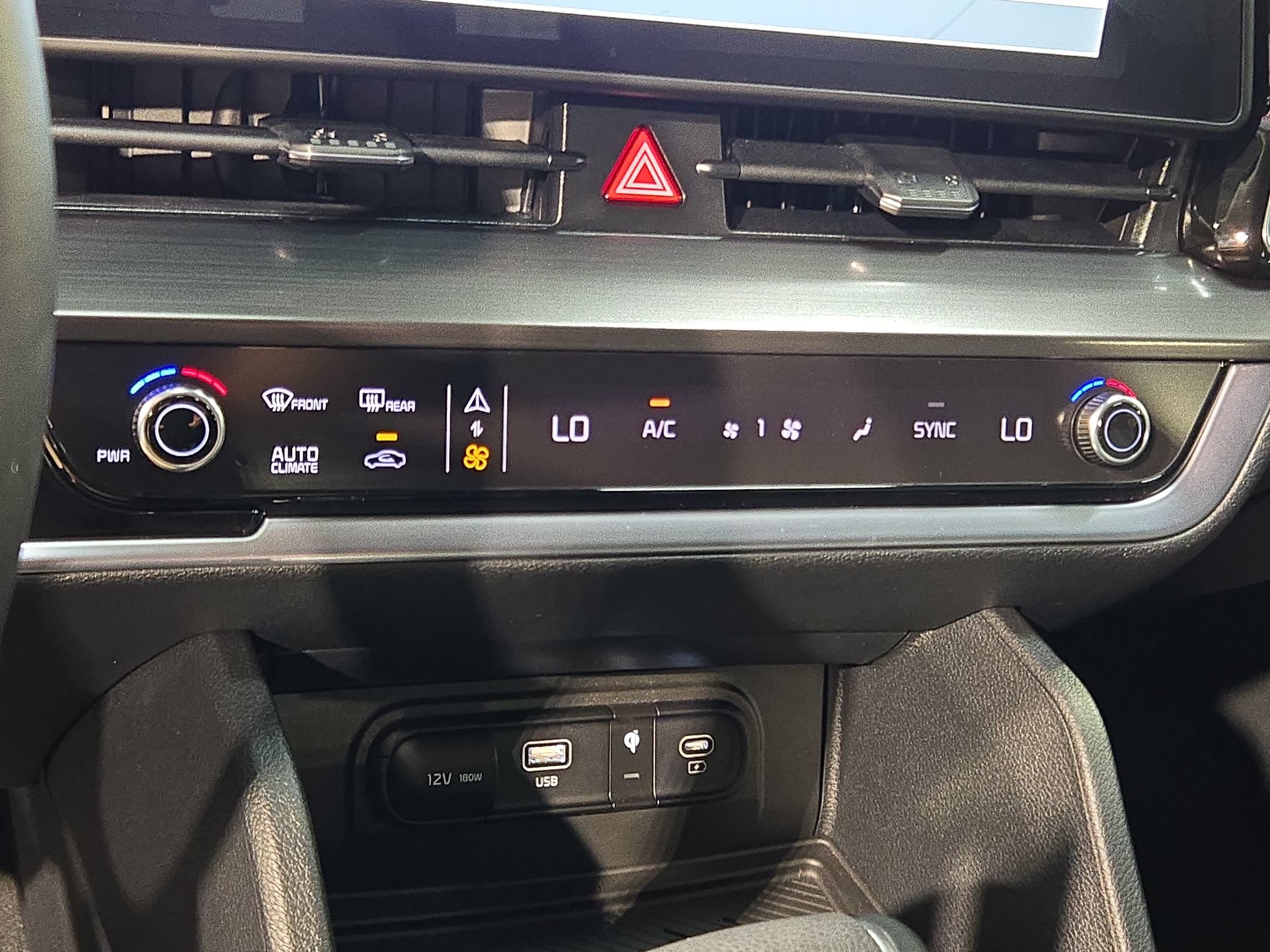 Used 2025 Kia Sportage EX FWD image 31