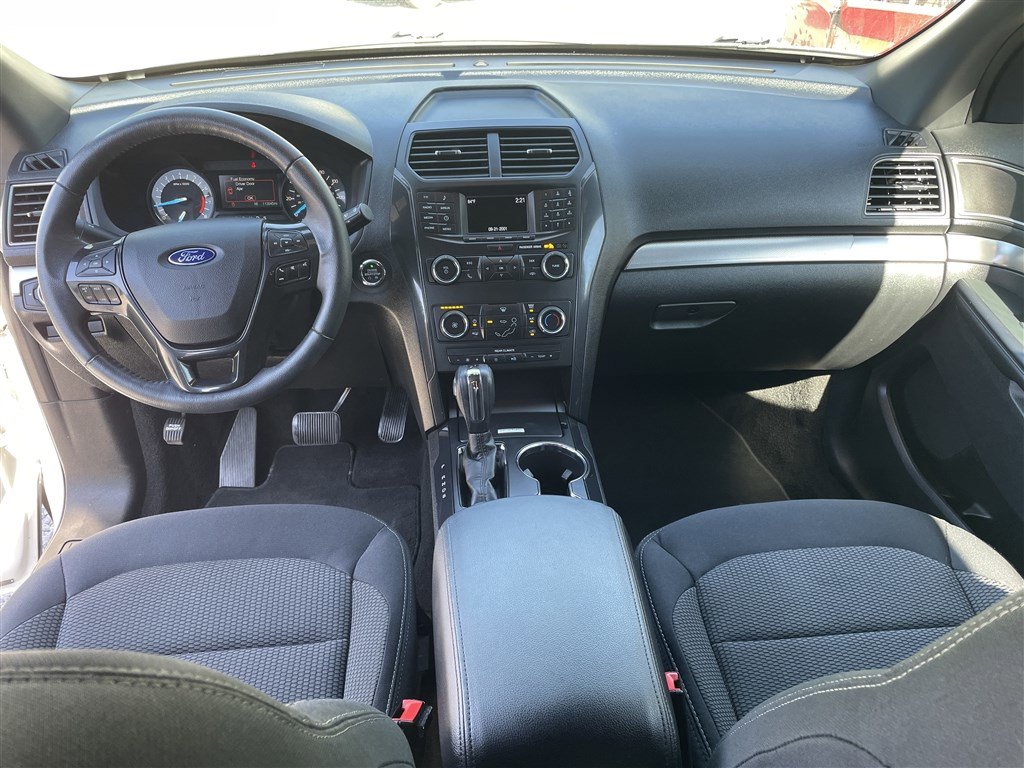 Used 2018 Ford Explorer XLT image 12
