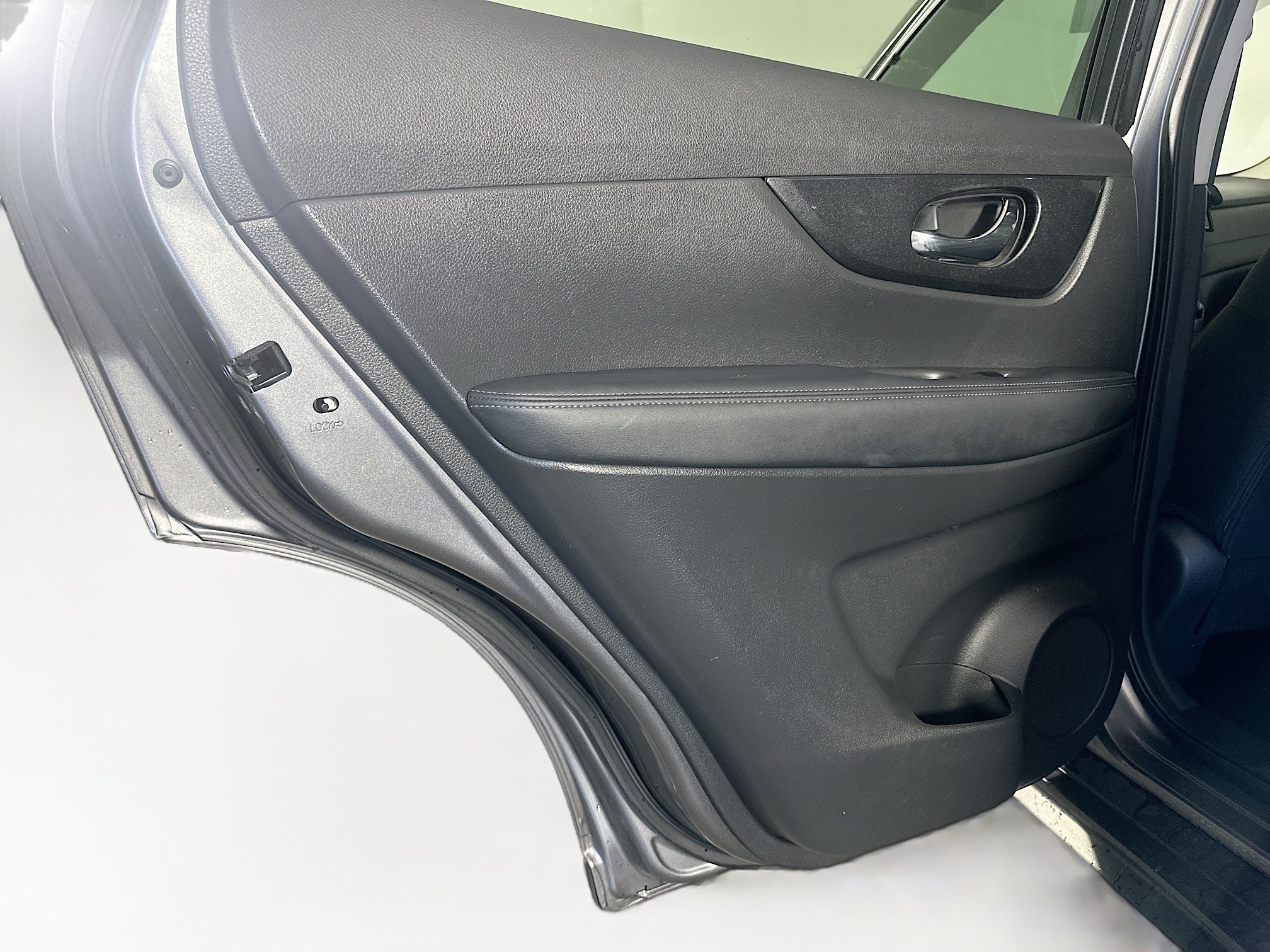 Used 2020 Nissan Rogue SV FWD image 24